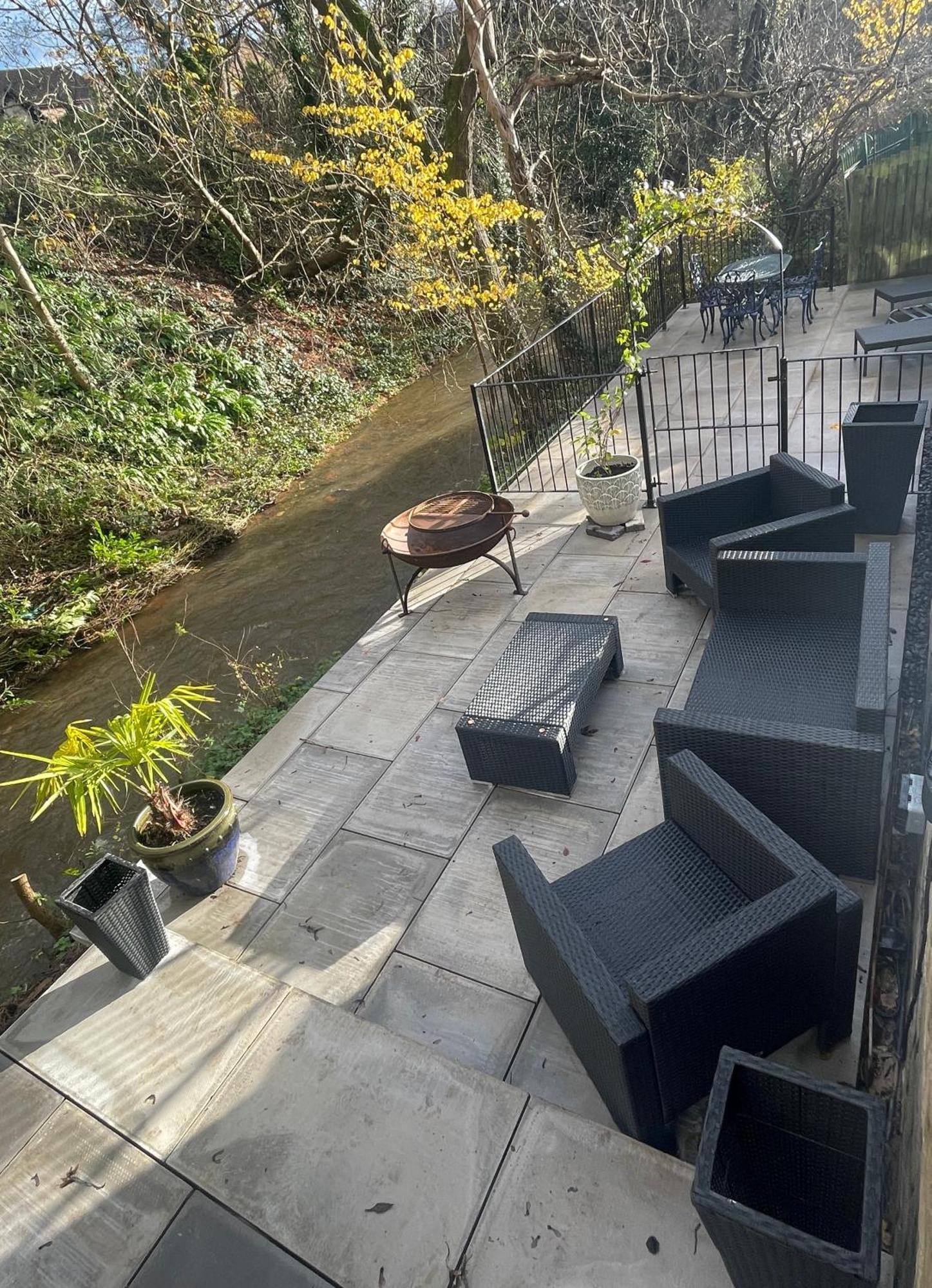 Riverside 2 Bedroom Townhouse With Car Charger Abergavenny Exterior photo